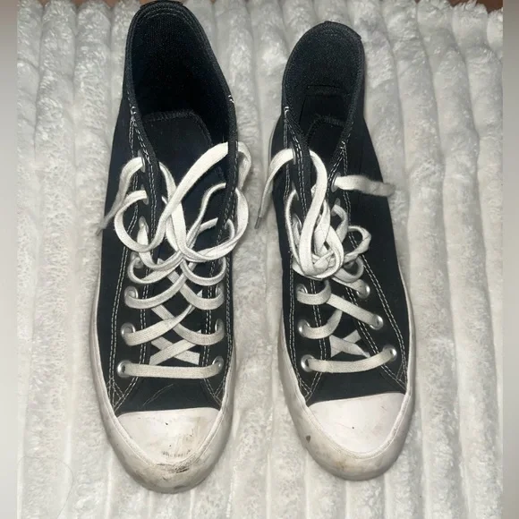 Converse Black and White Low Top Sneakers - Picture 3 of 4